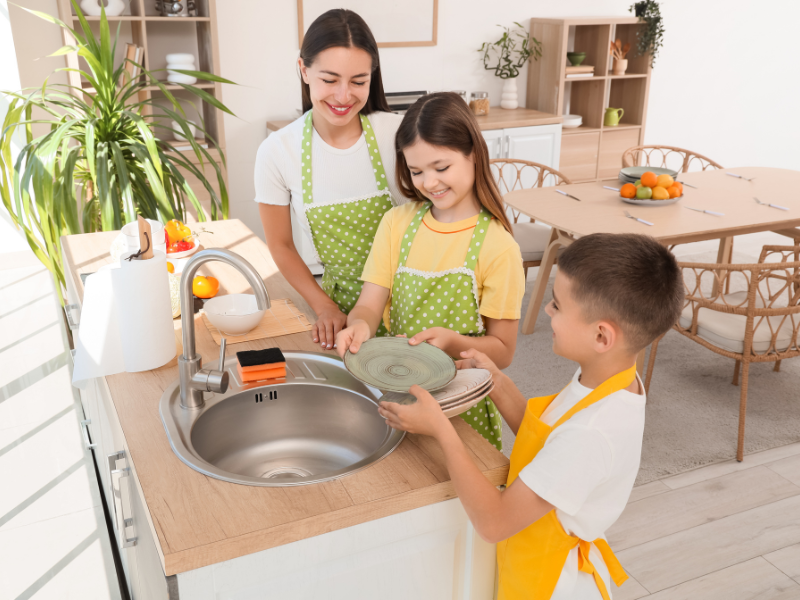 Hiểu Rõ: Phân Biệt Nước Rửa Chén Sinh Học và Hóa Học